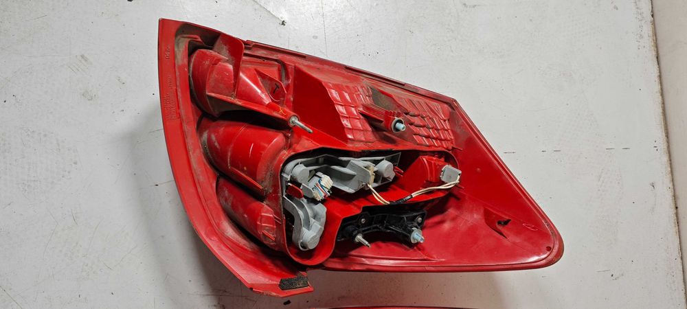 TOYOTA AURIS ROK 2007 Lewa i Prawa Lampa lewy i prawy tył