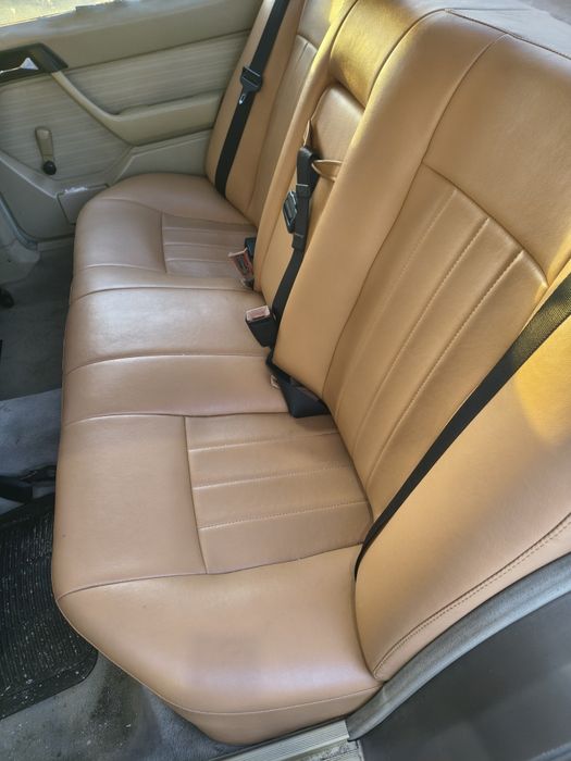 Mercedes-Benz 220D muito bom estado