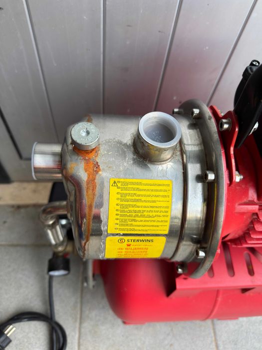 Bomba de Água Sterwins 24L 1100W com Depósito de Pressão – A Funcionar