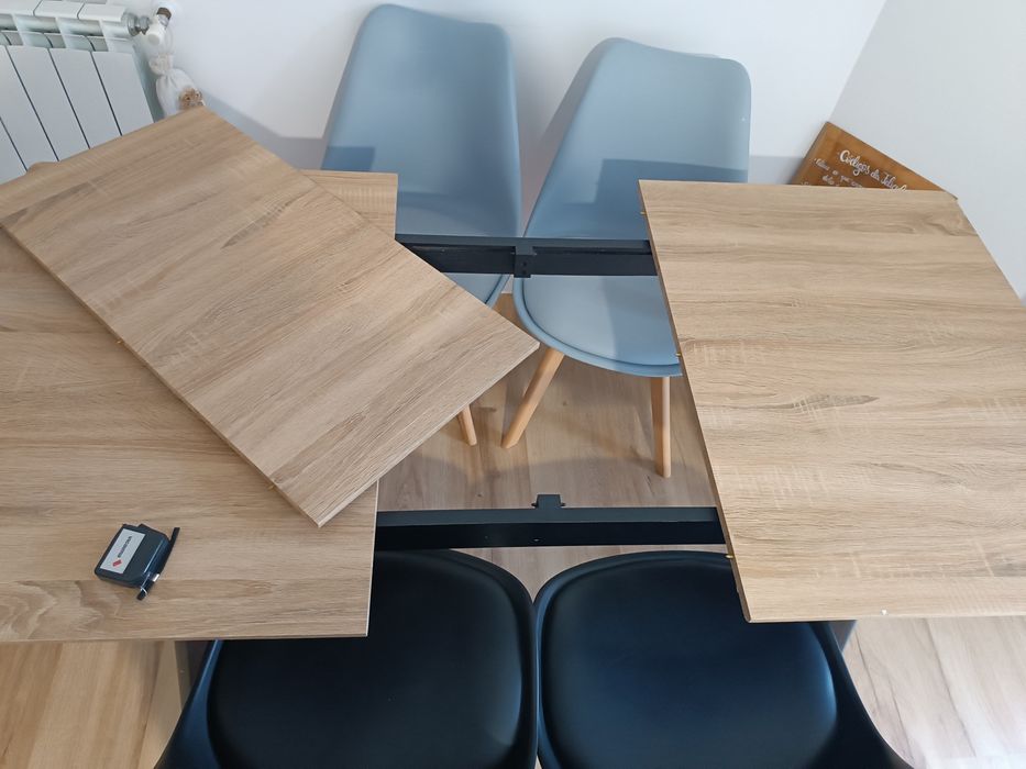 Mesa extensível + 4 cadeiras