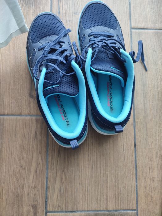 Кросівки Skechers стан нових