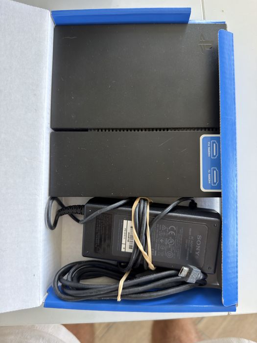 PS4 Pro 860GB + PS VR Original + 2 Comandos + 2 Jogos