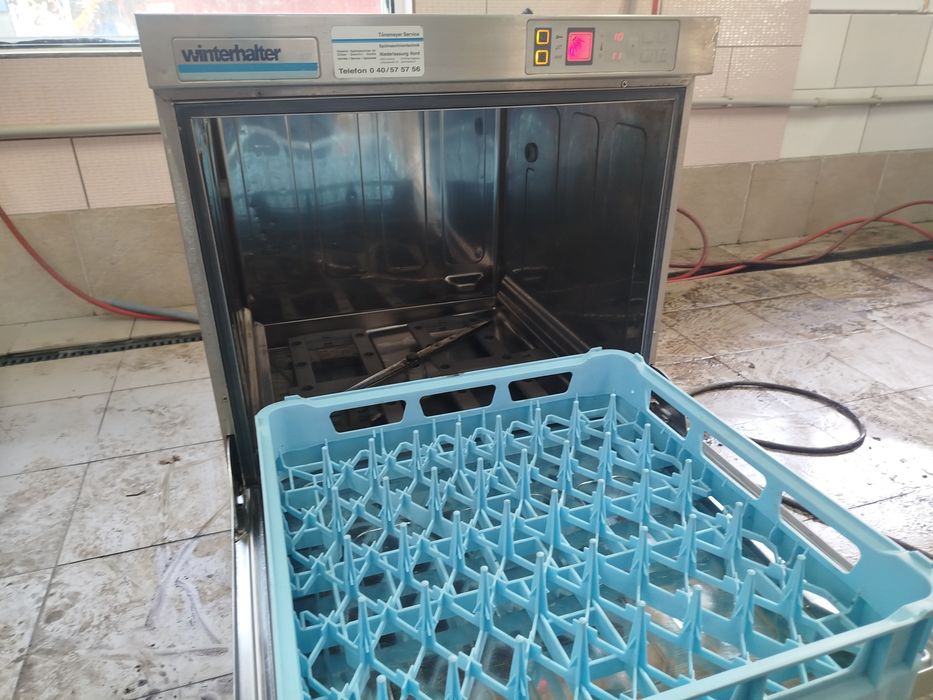Професійна посудомийка Winterhalter
