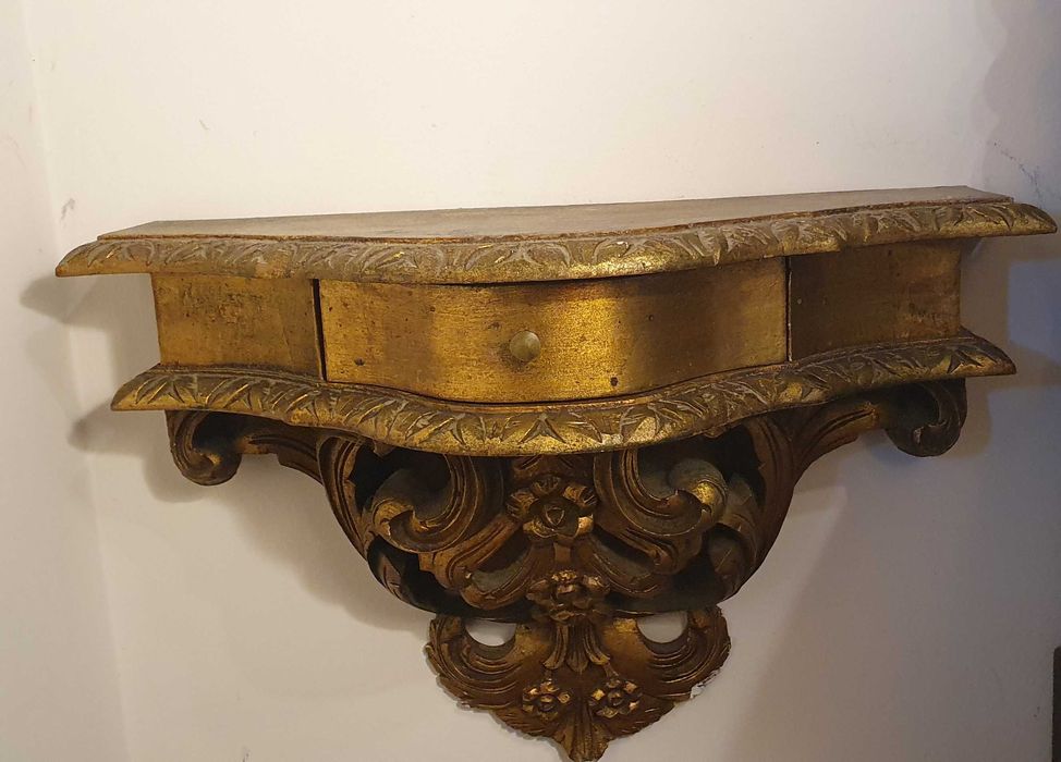 Mesa de cabeceira suspensa