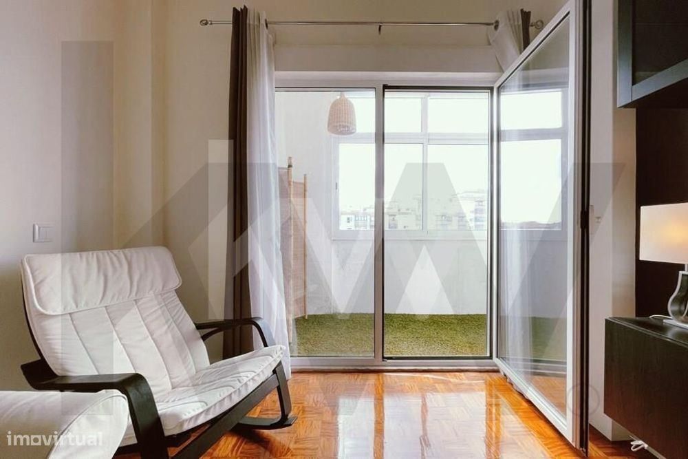 Apartamento Renovado e Mobilado perto da Praia de Paço de Arcos