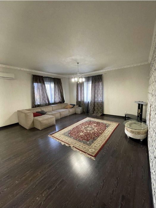 Аренда  3 - этажного дома с ремонтом ,в мрн .Артема ( пос.Мирный)