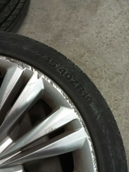 44 - Jantes Jaguar XF 245/40R19 com pneus 5*108 original