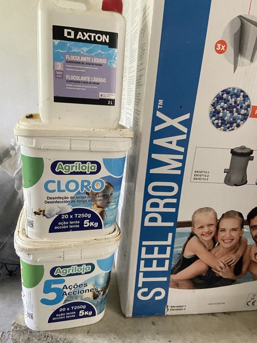 Piscina em muito bom estado. Só foi usada uma vez.