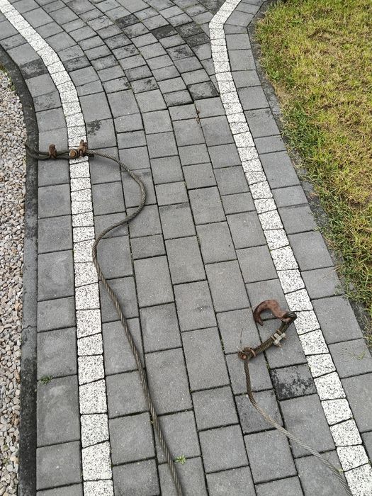 Stalowa linka i łańcuch