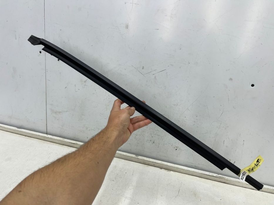 Listwa Mazda 2 III DJ DL 14r.- NOWA lewa tylna listwa zgarniająca uszczelka zewnętrzna drzwi