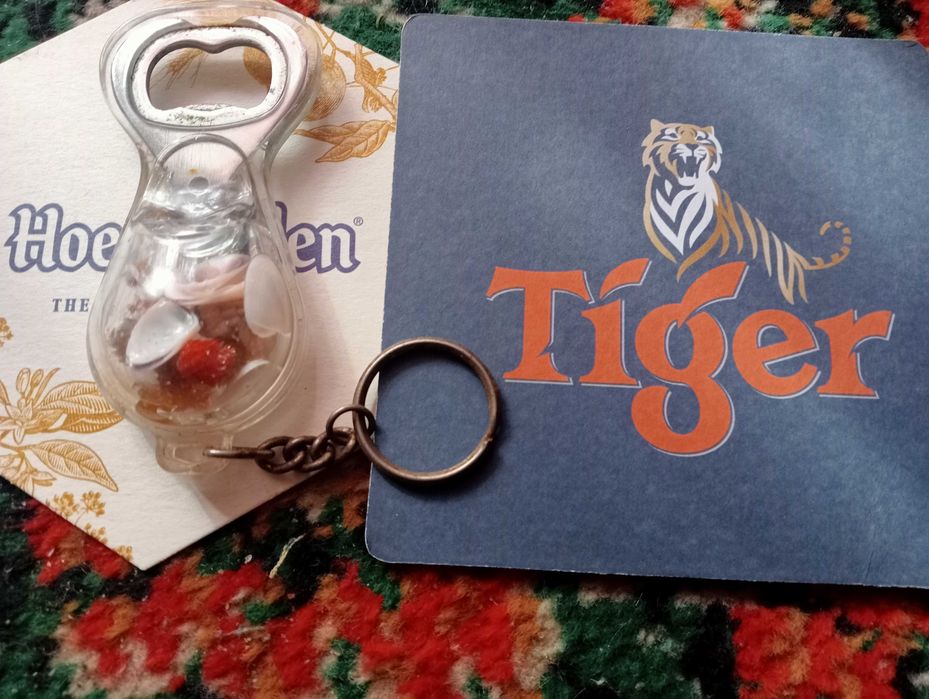 Відкривалка з мушлями для бутилок.