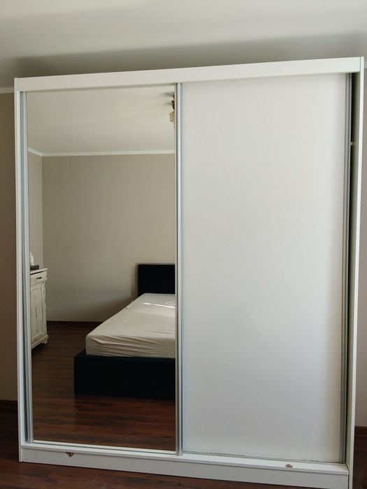 Szafa dwudrzwiowa z lustrem