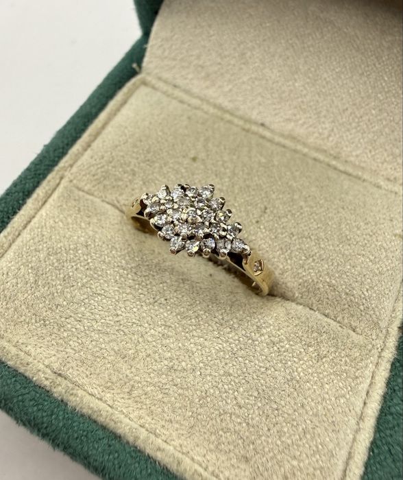 Złoty pierścionek z diamentami 0,26ct