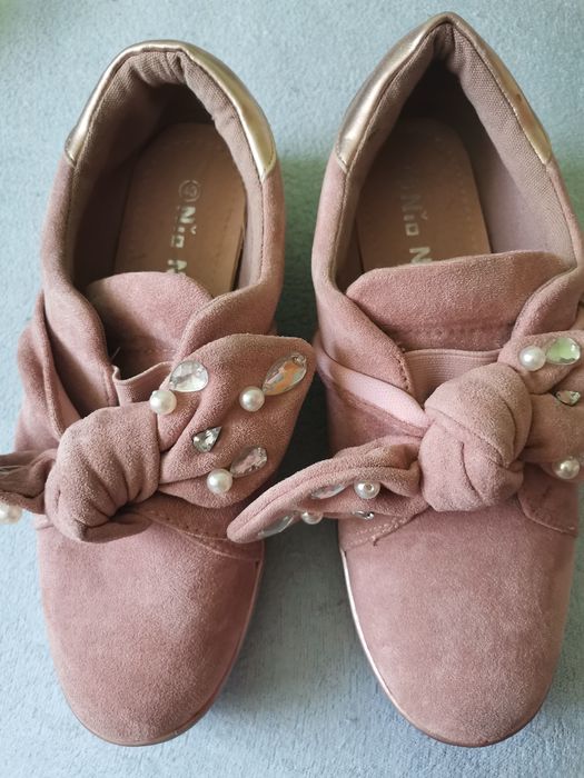 Buty damskie z kokardami