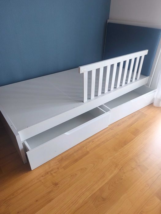 Cama solteiro / criança e cómoda gavetas