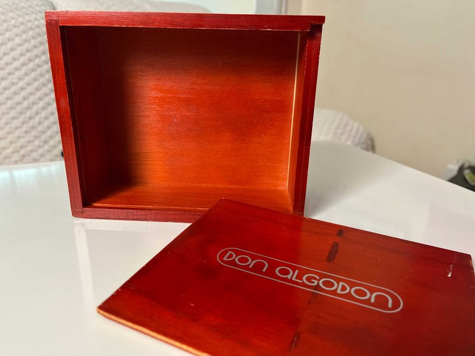 Pequena caixa de madeira Don Algodón