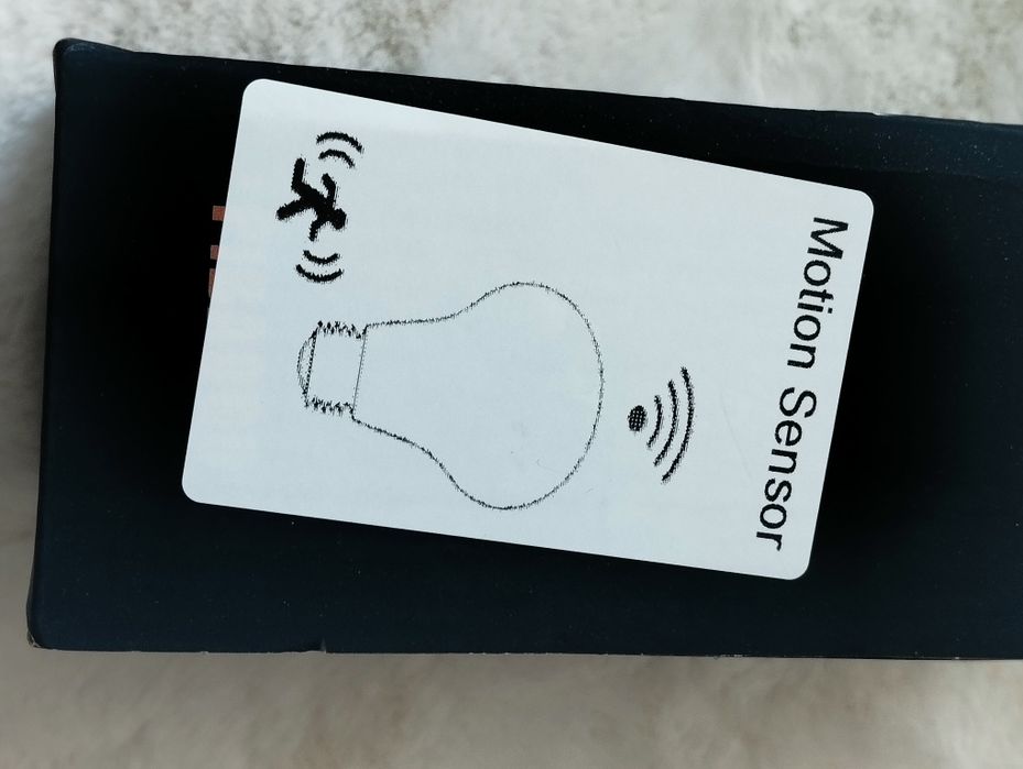 4xŻarówki LED z wbudowanym czujnikiem ruchu