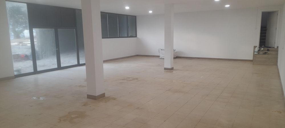 Alugo espaço amplo com 150m²