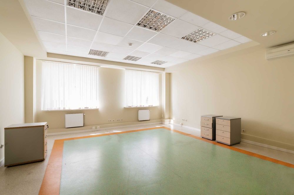 Здам офісне приміщення 248 кв.м, власник, генератор