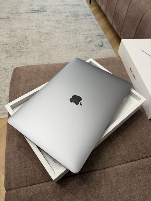 Macbook Pro 13 2020 i5 / 8gb / 256gb/ 93% / Повний Комплект