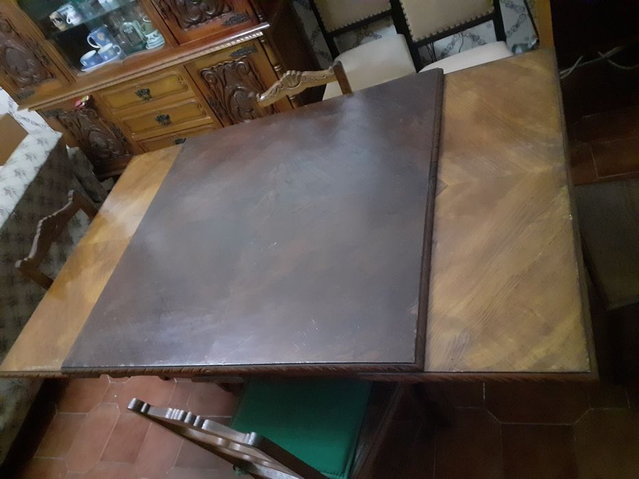 Mesa de jantar vintage de madeira e extensivel com 6 cadeiras