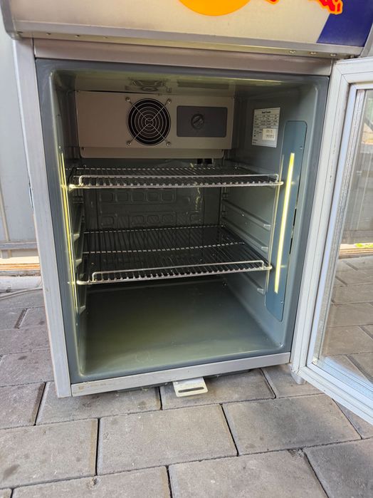 Mała Lodówka na napoje RedBull gastronomiczna chłodziarka