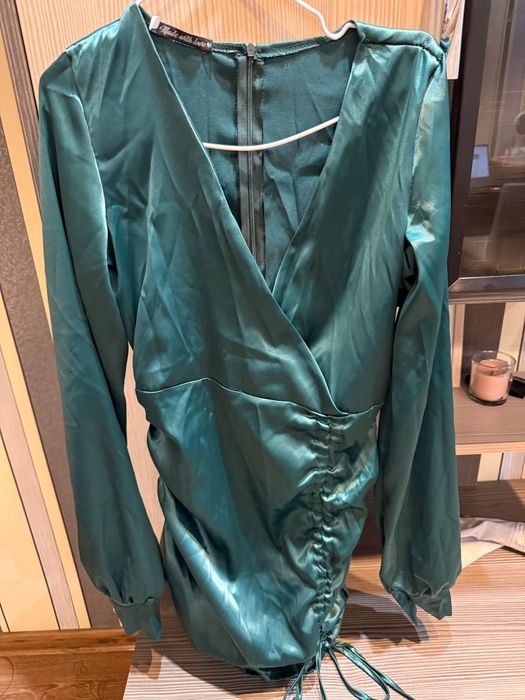 Смарагдова сукня