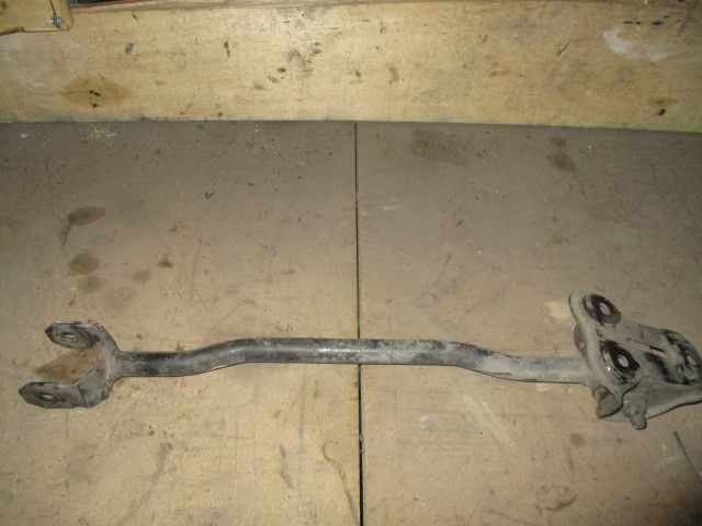 Braço de suspensão trás esquerdo HYUNDAI Matrix (FC)