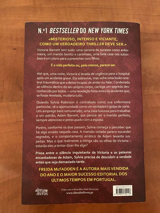 Livro “a mulher no andar de cima” de Freida McFadden