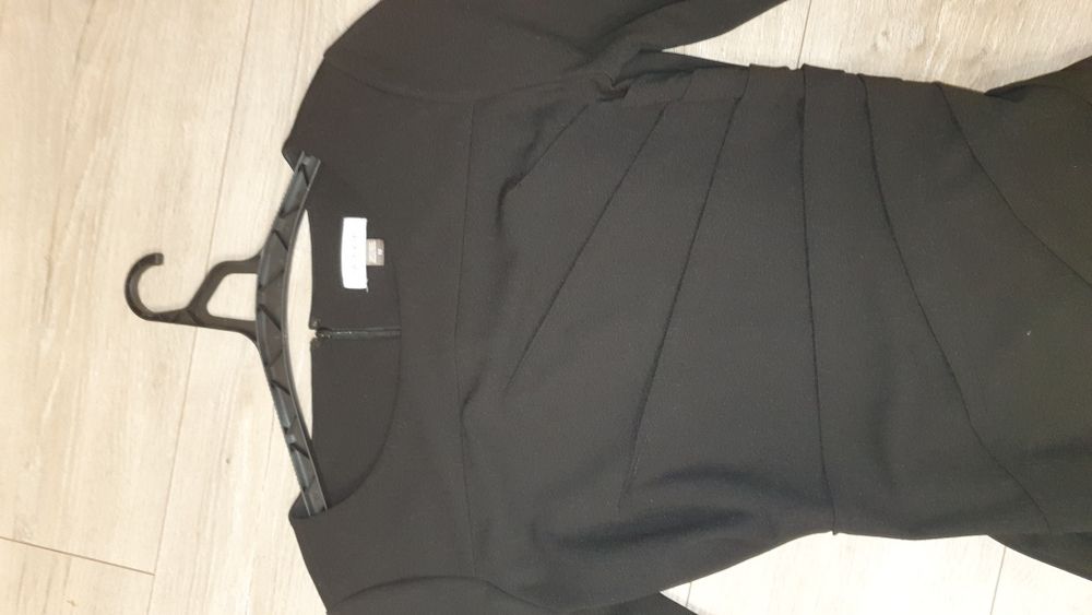 Чорна брендова сукня