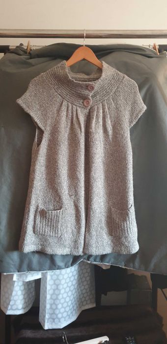 Colete de malha cinza