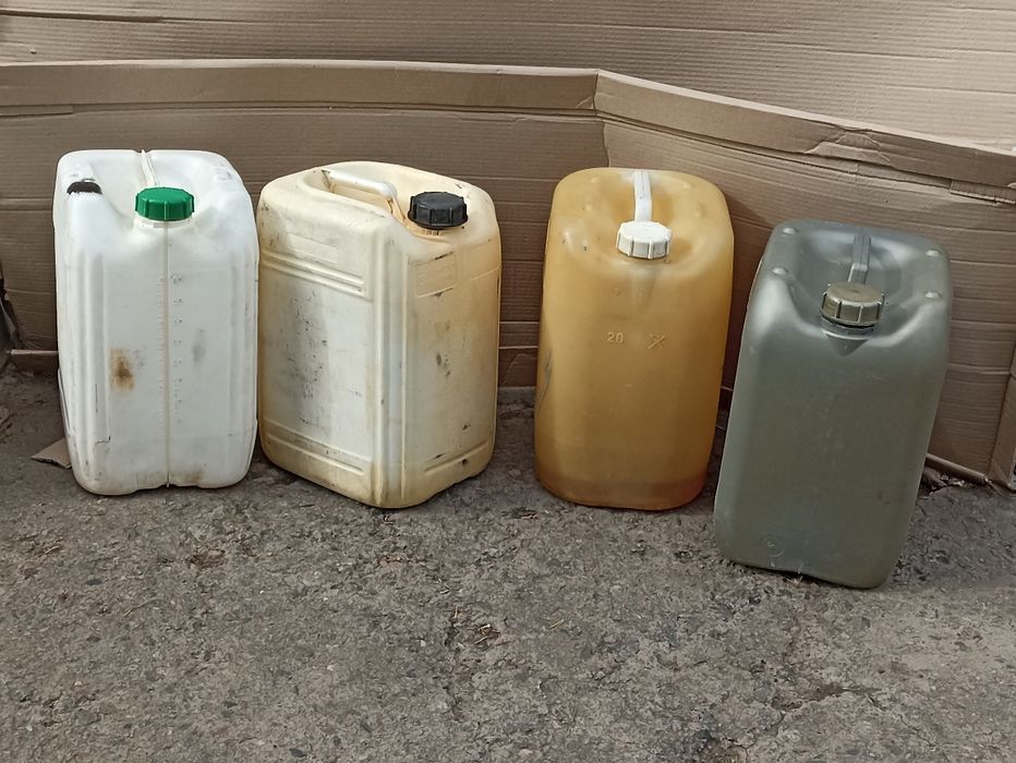 Каністри пластикові  20л