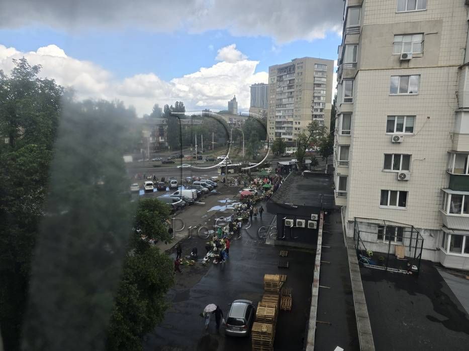 Продаж 2 кімн. квартири вулиця Антонова 35