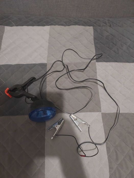Lampa halogenowa z klamrami niebieska