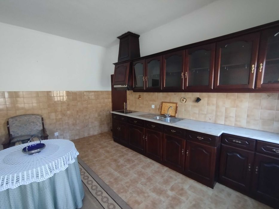 Arrendo moradia com 2 quartos