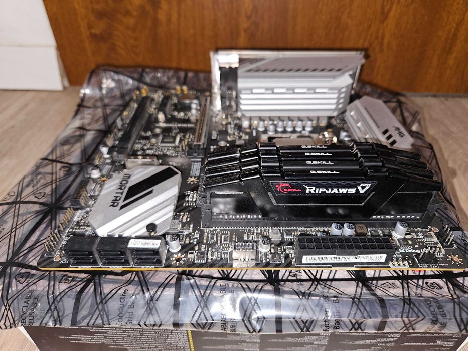 MSI B560 Mortar WiFi + Intel i7 11700KF + 32 GB RAM DDR4 3200 MHz