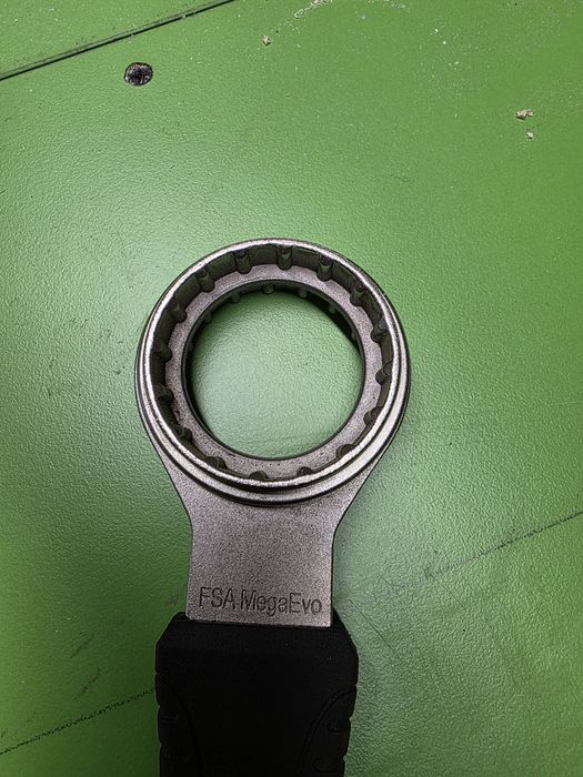 Klucz Bike Hand YC-304BB do łożysk Hollowtech II, FSA; CenterLock E-THRU