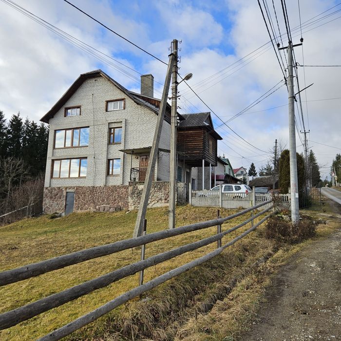 Продам 3 кімнатну квартиру будинок село Яблуниця поруч Буковель.