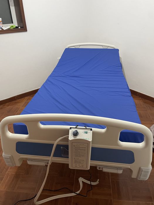 Cama articulada como nova utilizada durante 15 dias