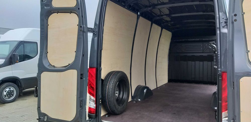 Zabudowa busa Iveco Daily 16m3, 18m3 podłoga, boki, nadkola - MONTAŻ