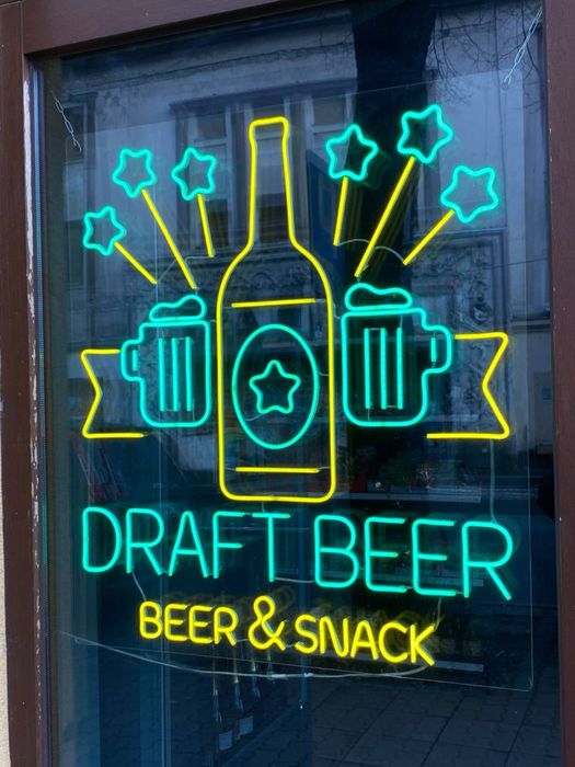 Reklama neonowa (jonowa) – idealna do sklepu lub baru