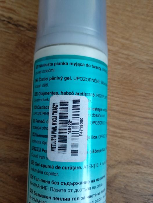 Avon nietłusta pianka myjąca do twarzy