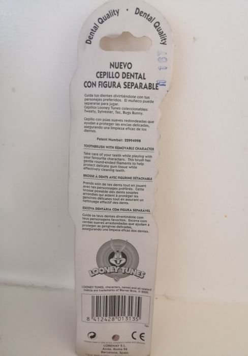 Escovas de dentes do Tazz