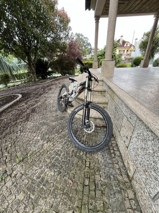 Bicicleta downhill specialized big hit 1