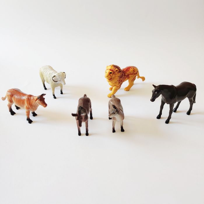 Bonecos PVC e outros diversos preços Disney Heidi Vickie Power rangers