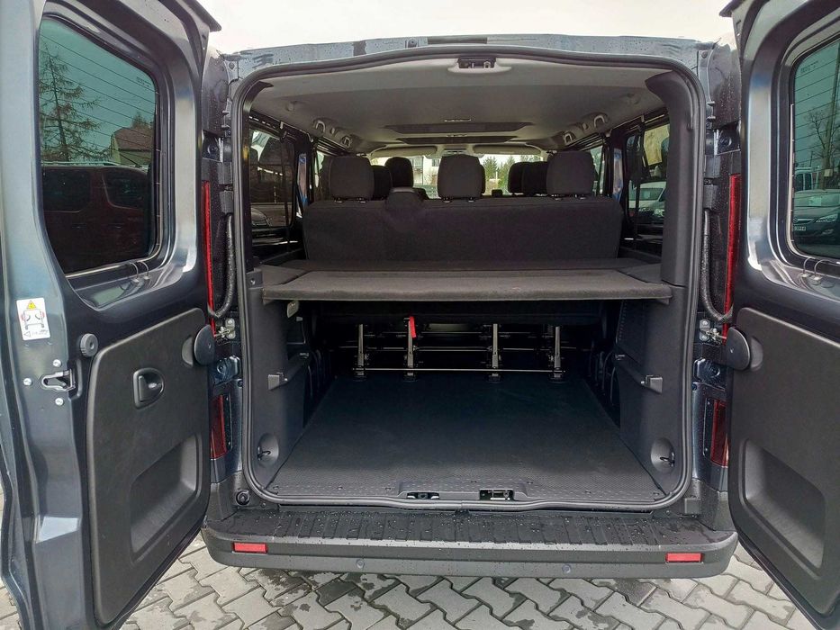 Wynajem  Busów Busa 9 osobowych RENAULT TRAFIC LONG 2023r