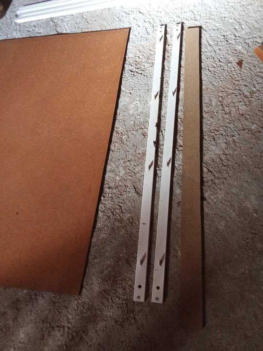 Cama de Metal em Branco