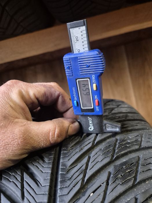 235/45/18 Michelin Para zima 6,5mm 23r
