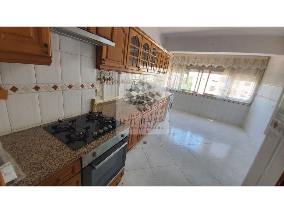 Apartamento para arrendar em Largo António Aleixo - Odivelas