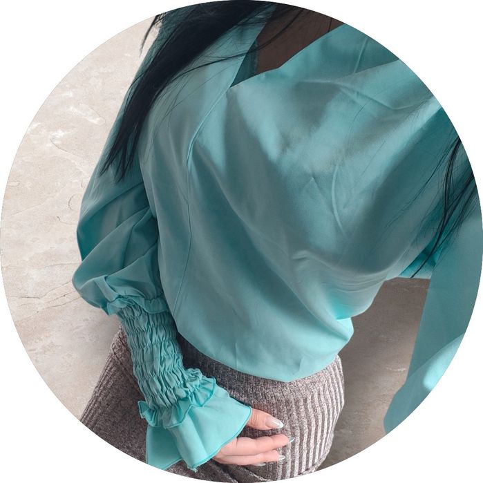 Блуза блакитного кольору